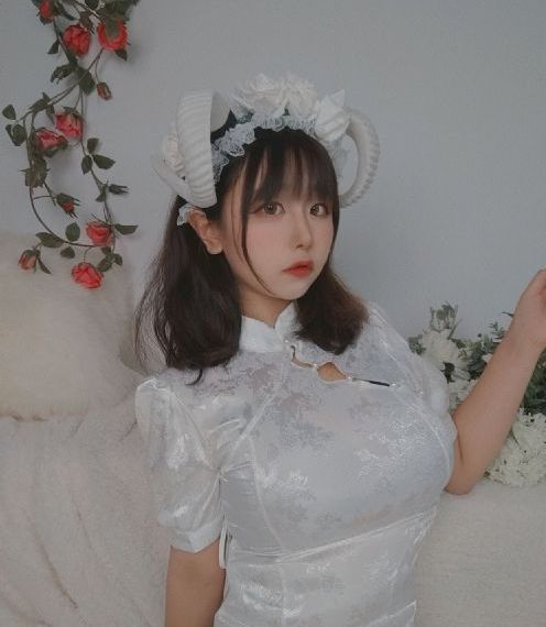 美女脱得一光二净无内衣内裤