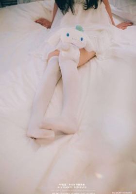 《漂亮的女邻居》在线观看