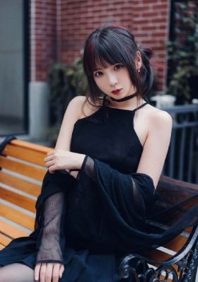 不穿内衣的瑜伽老师