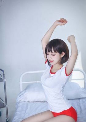 公在客厅里吃我的奶涨奶电影