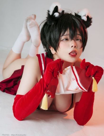 女初中生